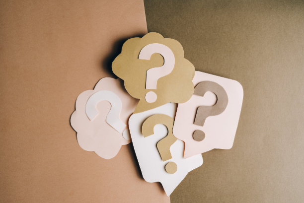 When to Use Open-Ended vs. Closed-Ended Questions in Employee Surveys