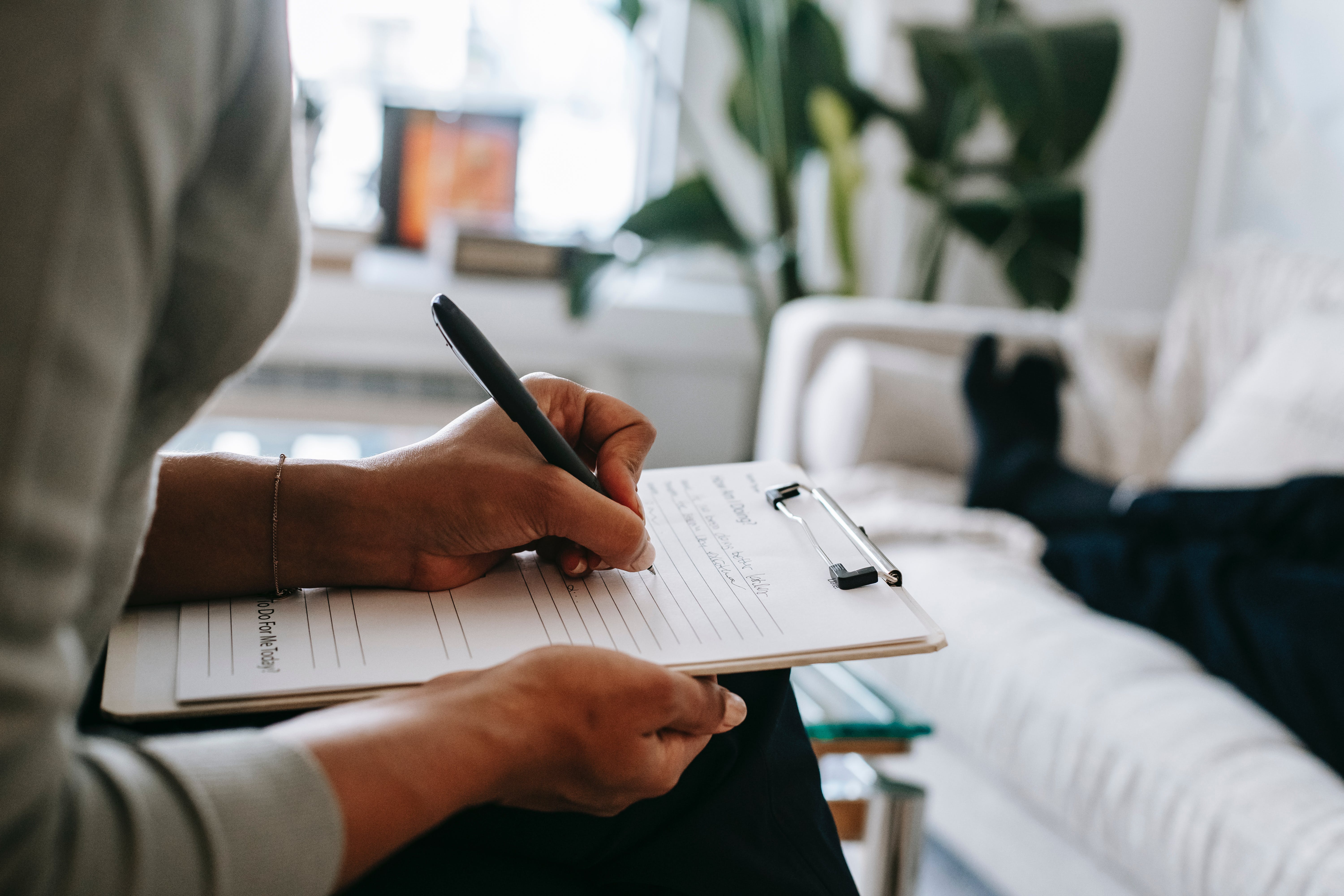 Top 40 anonymous employee feedback questions to ask your team in 2025